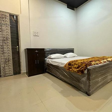 Madhuri Guest House Βαρανάσι Εξωτερικό φωτογραφία
