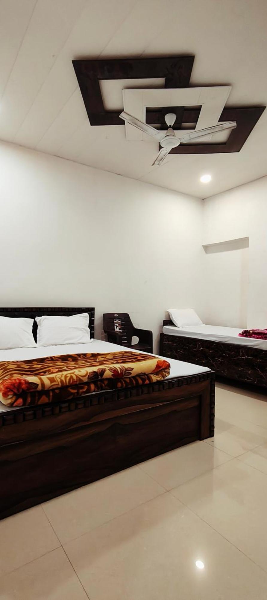 Madhuri Guest House Βαρανάσι Εξωτερικό φωτογραφία