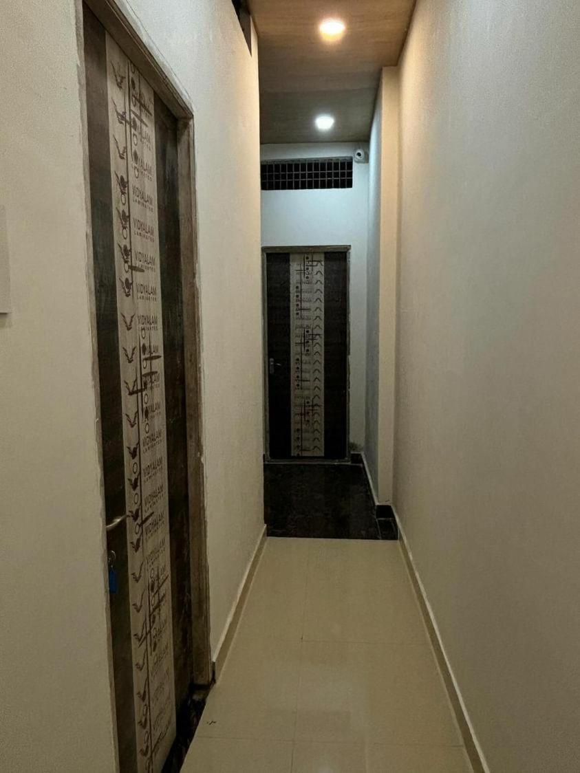 Madhuri Guest House Βαρανάσι Εξωτερικό φωτογραφία