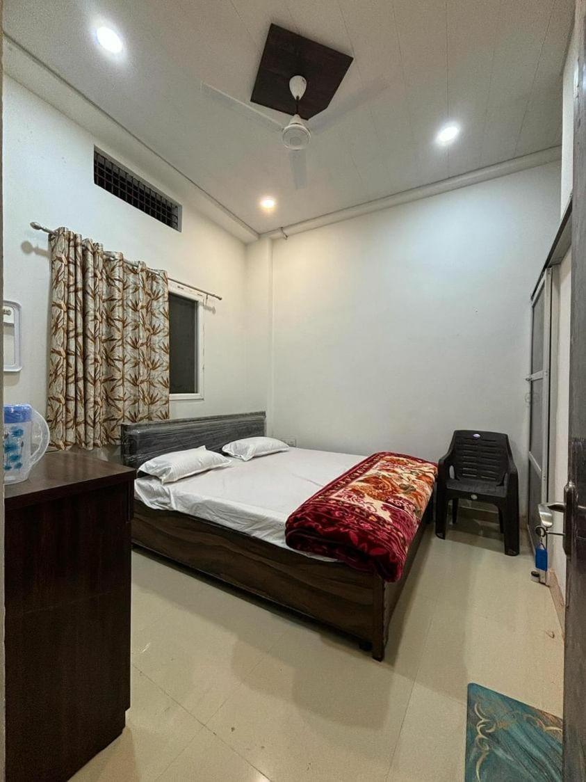 Madhuri Guest House Βαρανάσι Εξωτερικό φωτογραφία