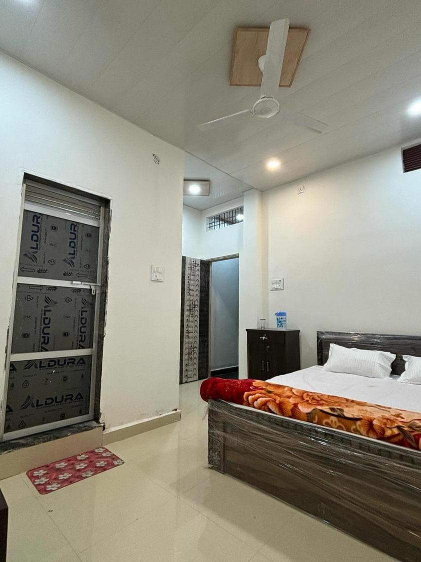 Madhuri Guest House Βαρανάσι Εξωτερικό φωτογραφία