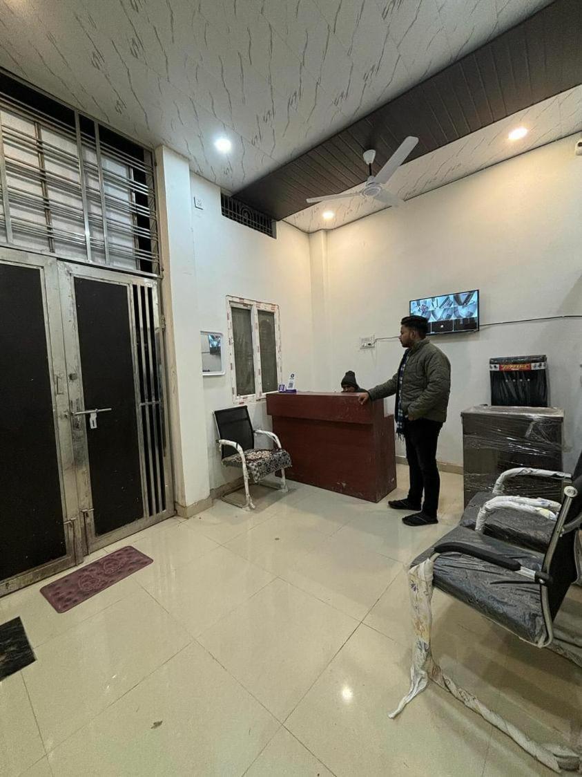 Madhuri Guest House Βαρανάσι Εξωτερικό φωτογραφία