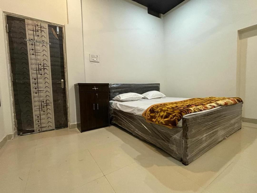 Madhuri Guest House Βαρανάσι Εξωτερικό φωτογραφία