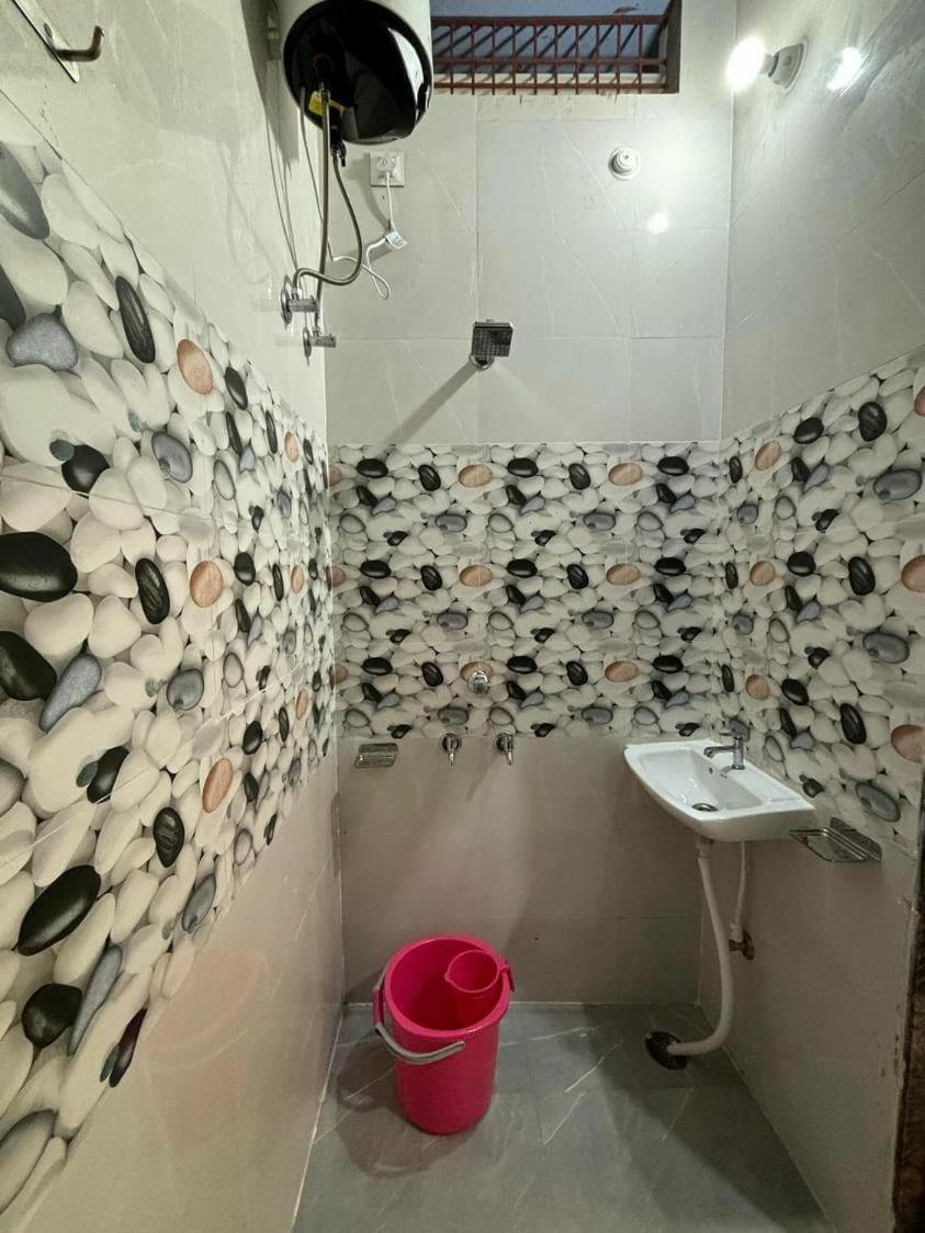 Madhuri Guest House Βαρανάσι Εξωτερικό φωτογραφία